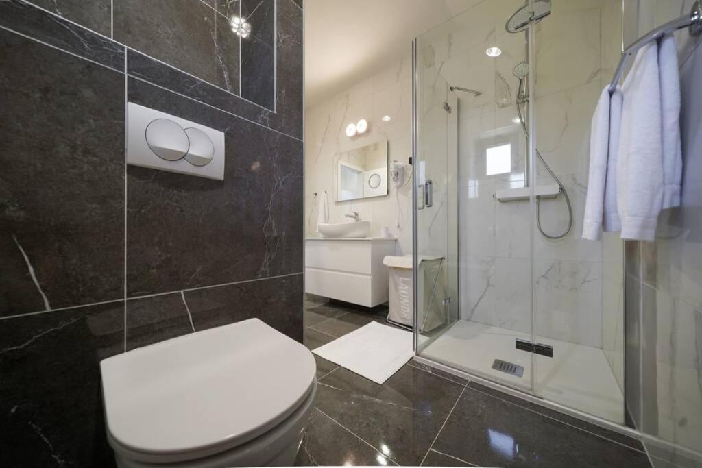 Apartment Vala, 4*, Sea View & Private Heated Pool Pridraga Exterior foto