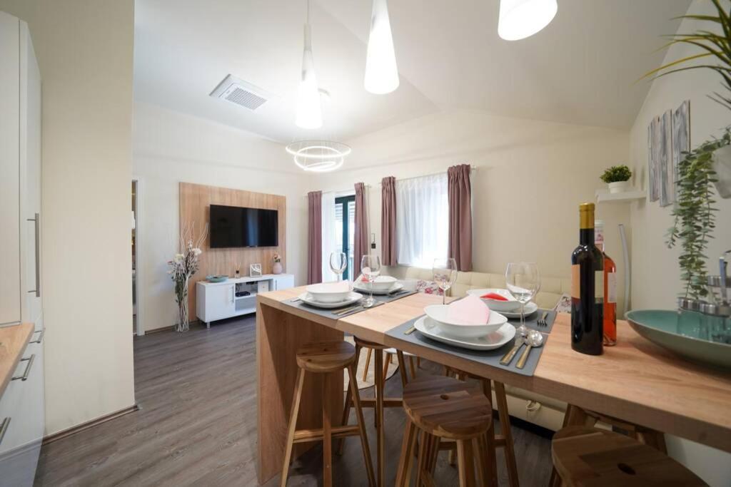 Apartment Vala, 4*, Sea View & Private Heated Pool Pridraga Exterior foto